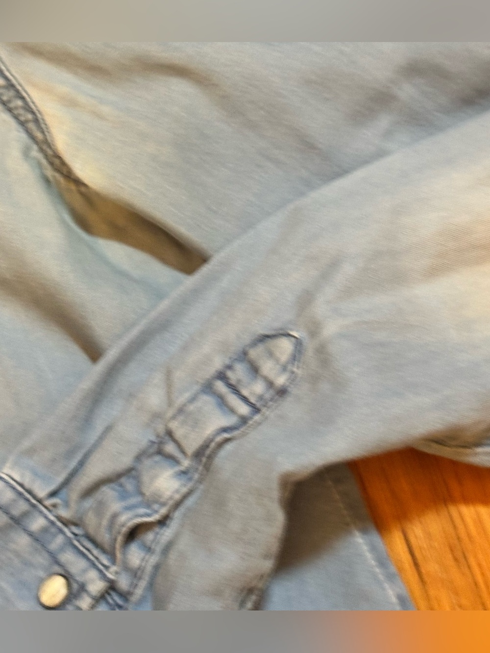 American Eagle Boyfriend Fit Pearl Snap Light Chambray Denim Shirt Sz XS (v) - Picture 6 of 13